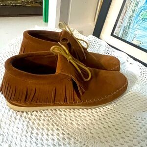 Minnetonka Moccasin Suede Vintage Boho Western Venice LaceUp Ankle Fringe Bootie